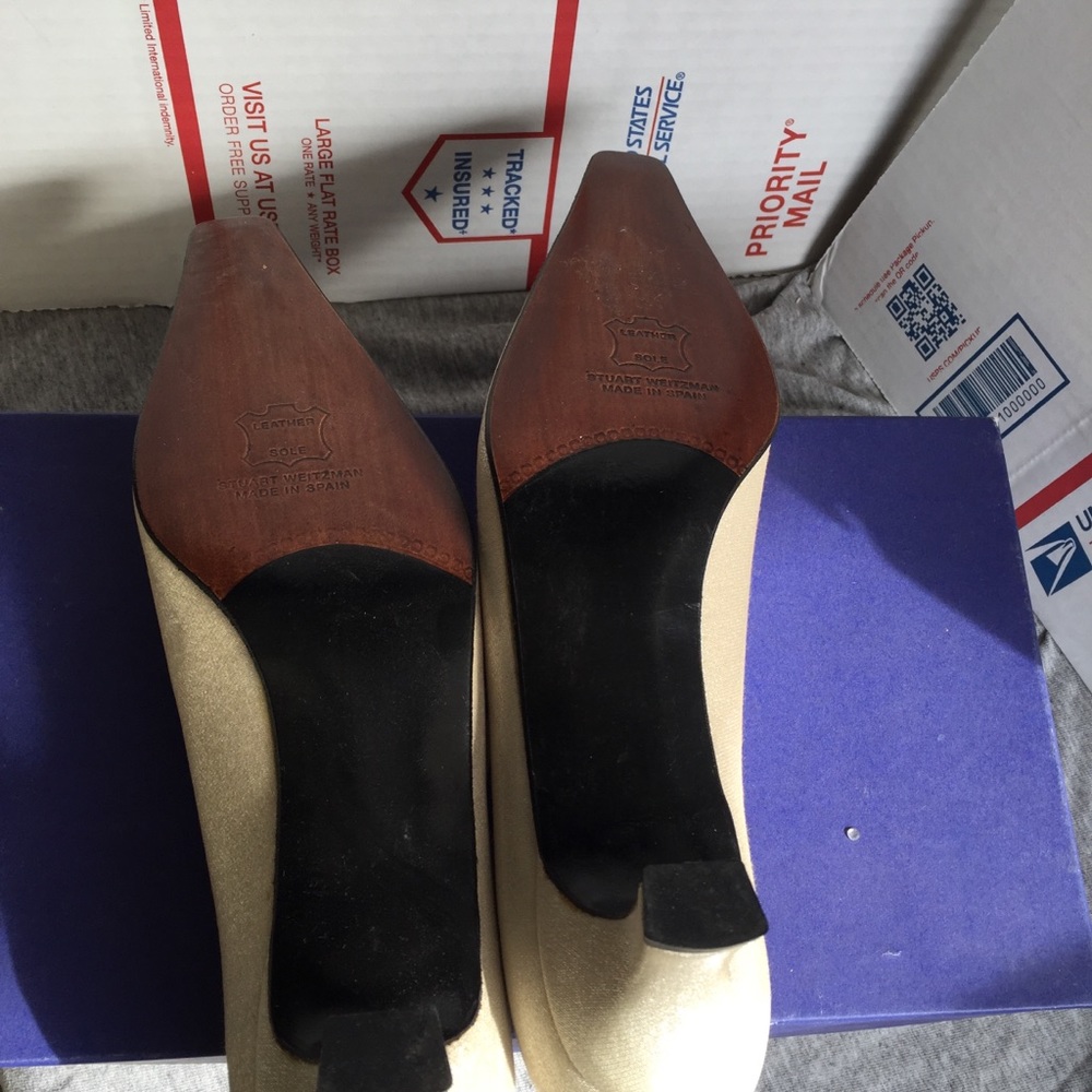 Stuart Weitzman - Picture 6 of 7